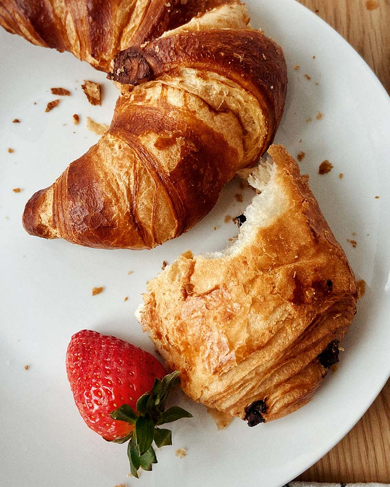 pastries-on-a-plate-QKJSKZC.jpg